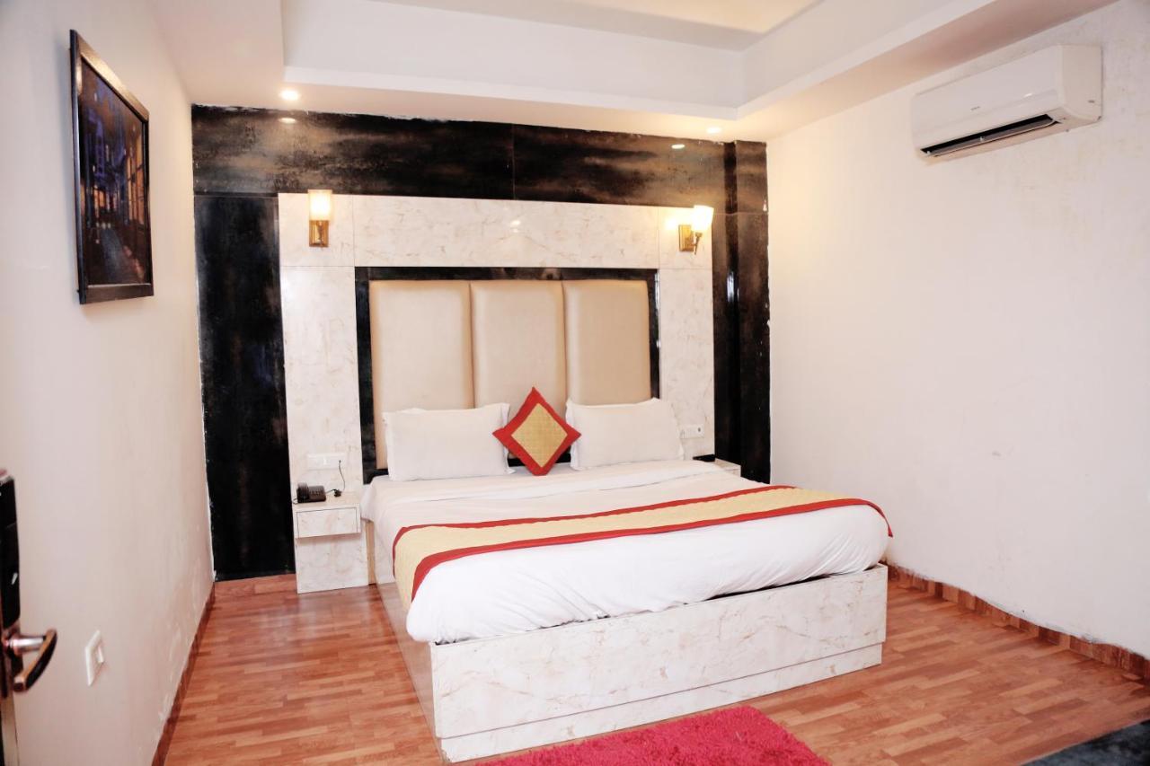 Hotel Plazzo Igi New Delhi Eksteriør billede